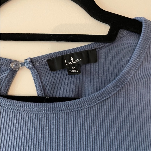 Lulu’s Estelle Ribbed Lettuce Edge Blue Short Sleeve Elastic Waist Romper Size M - Picture 7 of 8